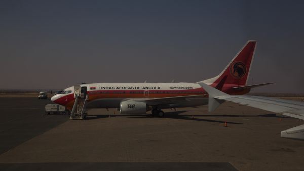 Обои 2048x1152 Виндхук, Намибия, самолет