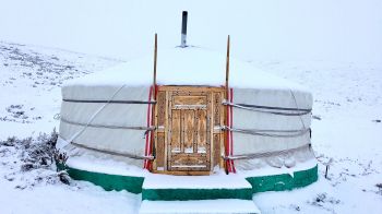 Mongolia, tent, winter Wallpaper 1600x900