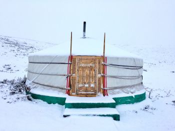 Обои 800x600 Монголия, палатка, зима
