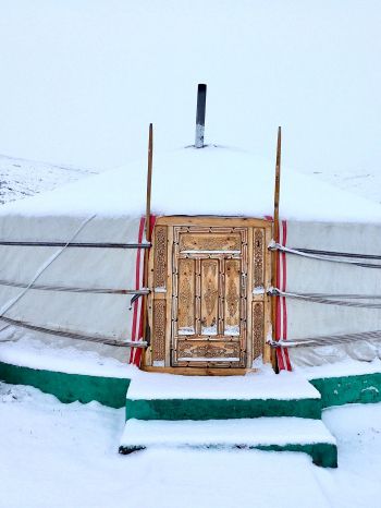Mongolia, tent, winter Wallpaper 1668x2224