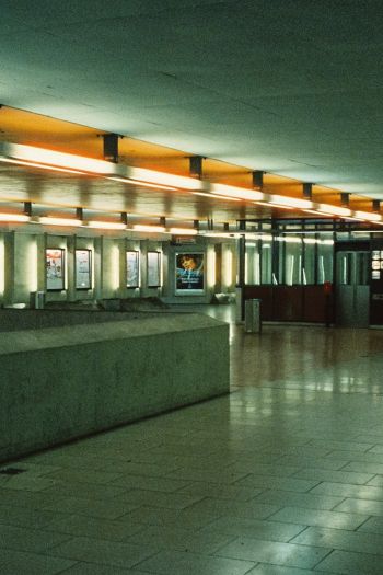 Обои 640x960 Метро Friedrich-Ebert-Platz, Нюрнберг, Бавария, метро