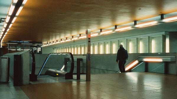 Обои 2048x1152 Метро Friedrich-Ebert-Platz, Нюрнберг, Бавария, метро