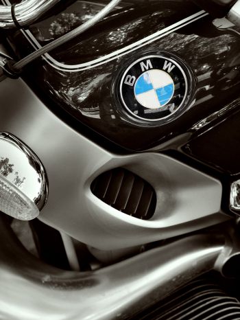 Обои 1668x2224 BMW, логотип, хром