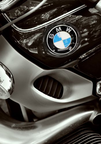Обои 1668x2388 BMW, логотип, хром