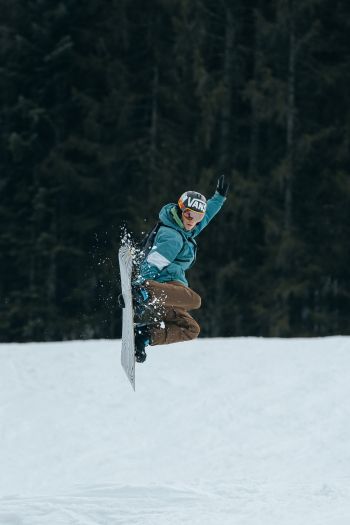 snowboard, snow resort Wallpaper 640x960