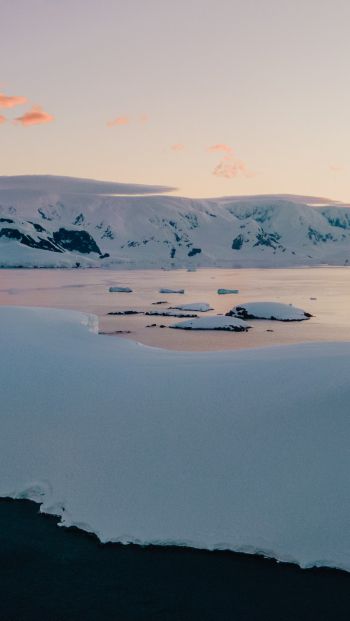 Обои 640x1136 Антарктида, озеро, горные сопки