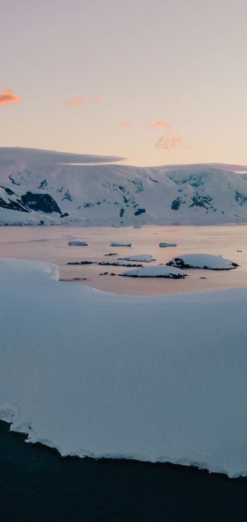 Обои 720x1520 Антарктида, озеро, горные сопки