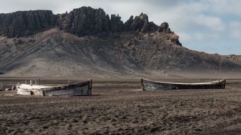 dead lands, old boats, sands Wallpaper 2560x1440