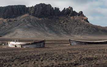 dead lands, old boats, sands Wallpaper 2560x1600
