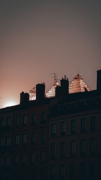 Обои 640x1136 Лион, Франция, стеклянные пирамиды