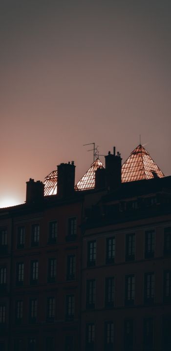 Обои 1080x2220 Лион, Франция, стеклянные пирамиды