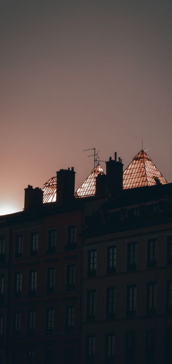 Обои 1440x3040 Лион, Франция, стеклянные пирамиды
