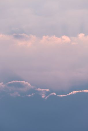 Обои 4160x6240 облака, выше облаков, розовое