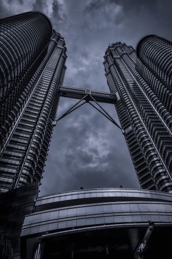 Petronas Towers, downtown Kuala Lumpur Wallpaper 640x960