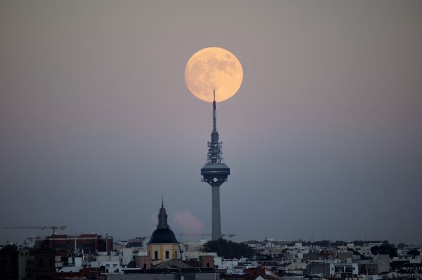 moon over the city, full moon Wallpaper 6048x4024