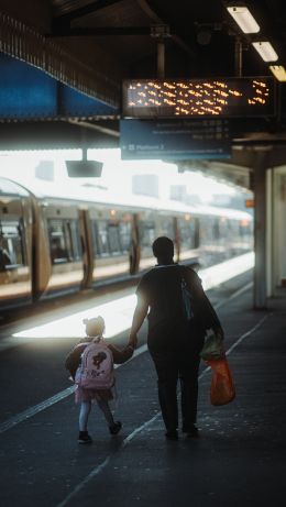 London, Great Britain, street photography Wallpaper 640x1136