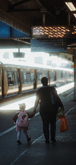 London, Great Britain, street photography Wallpaper 1080x2340