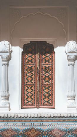 carved door, columns, white Wallpaper 640x1136