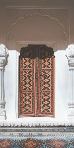 carved door, columns, white Wallpaper 720x1440