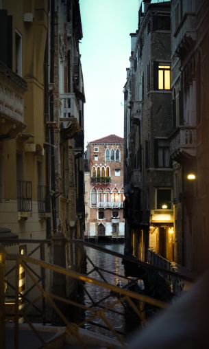 Venice, metropolitan city of venice, Italy Wallpaper 1200x2000