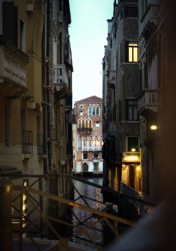 Venice, metropolitan city of venice, Italy Wallpaper 1668x2388
