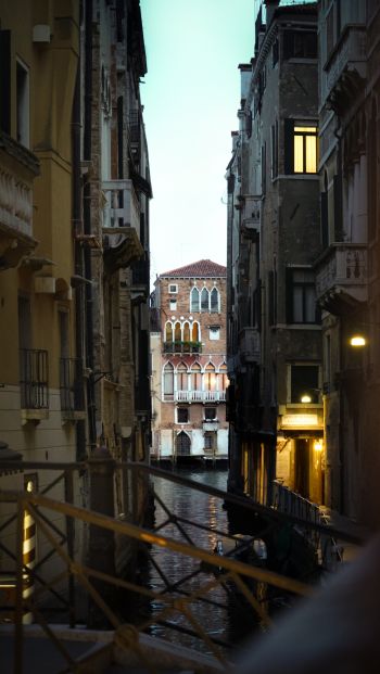 Venice, metropolitan city of venice, Italy Wallpaper 640x1136
