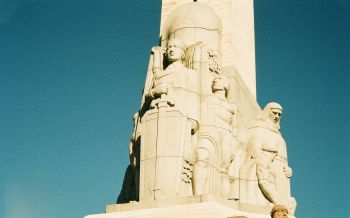 Обои 2560x1600 Памятник Свободы, Рига, Латвия
