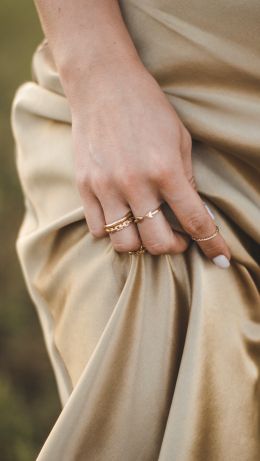 hand, dress, rings Wallpaper 640x1136