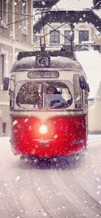 Обои 828x1792 трамвай, снег