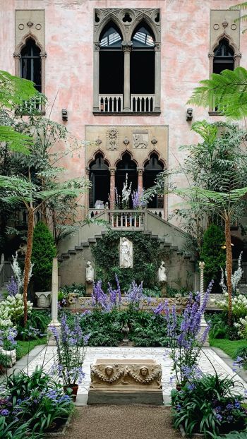 Обои 1440x2560 красивый сад, растения, статуи