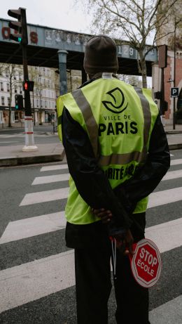 Paris, France, government worker Wallpaper 640x1136