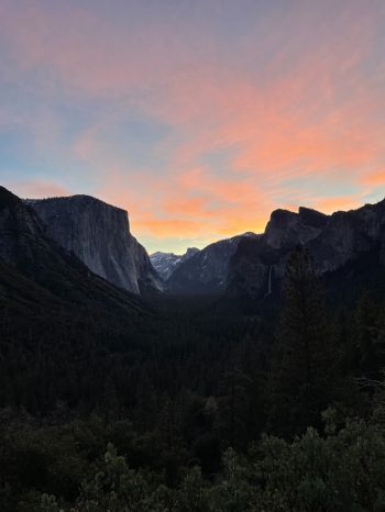 Yosemite National Park, mountain peaks Wallpaper 1668x2224