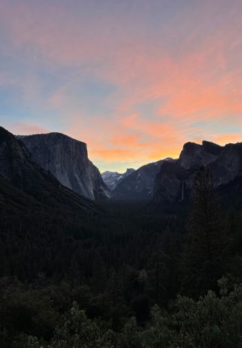 Yosemite National Park, mountain peaks Wallpaper 1640x2360
