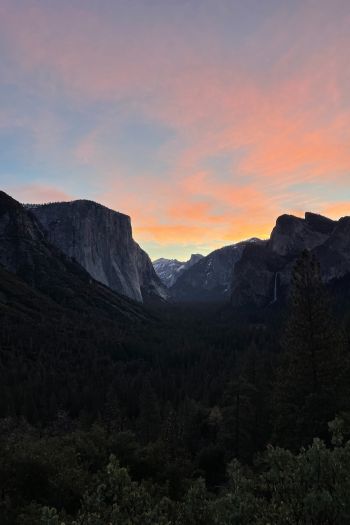 Yosemite National Park, mountain peaks Wallpaper 640x960