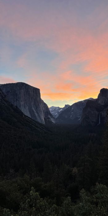 Yosemite National Park, mountain peaks Wallpaper 720x1440