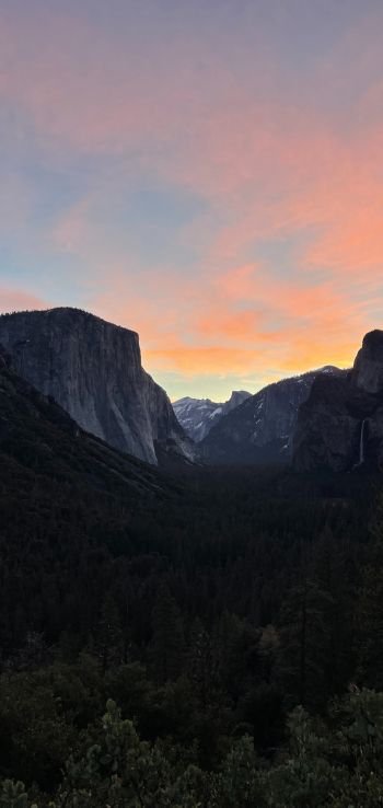 Yosemite National Park, mountain peaks Wallpaper 720x1520