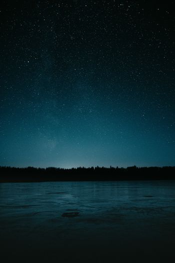 Обои 640x960 звездная ночь, озеро