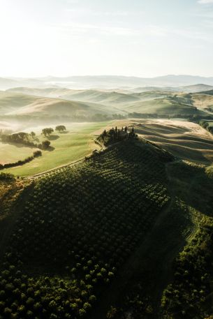 San Quirico d'Orcia, Italy Wallpaper 640x960