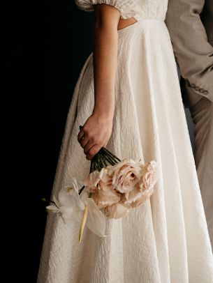 dress, bouquet, girl Wallpaper 1668x2224