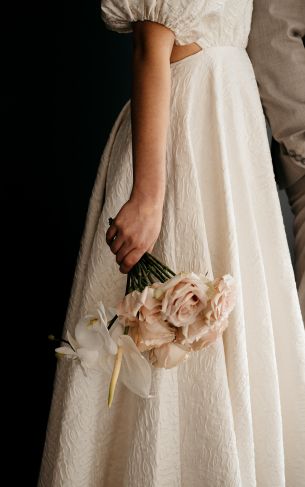 dress, bouquet, girl Wallpaper 1752x2800