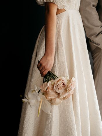 dress, bouquet, girl Wallpaper 1536x2048