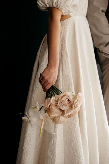 dress, bouquet, girl Wallpaper 640x960