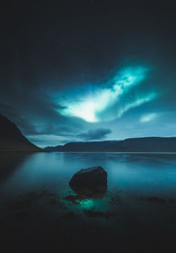 Iceland, northern lights Wallpaper 1668x2388