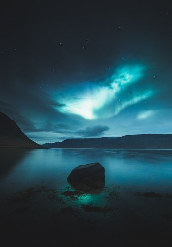 Iceland, northern lights Wallpaper 1640x2360