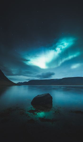 Iceland, northern lights Wallpaper 600x1024