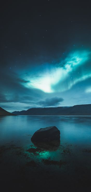 Iceland, northern lights Wallpaper 1080x2280