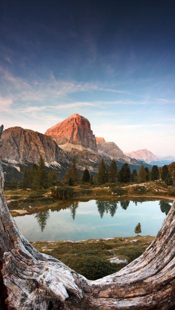 Lago Limides, Italy Wallpaper 640x1136