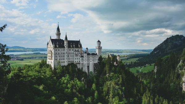 Neuschwanstein Castle, Germany Wallpaper 2560x1440