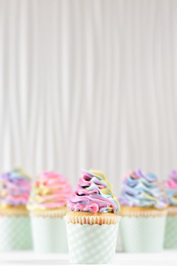 cupcakes, cream Wallpaper 640x960