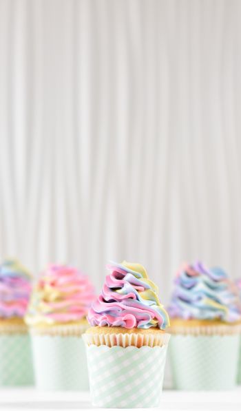 cupcakes, cream Wallpaper 600x1024